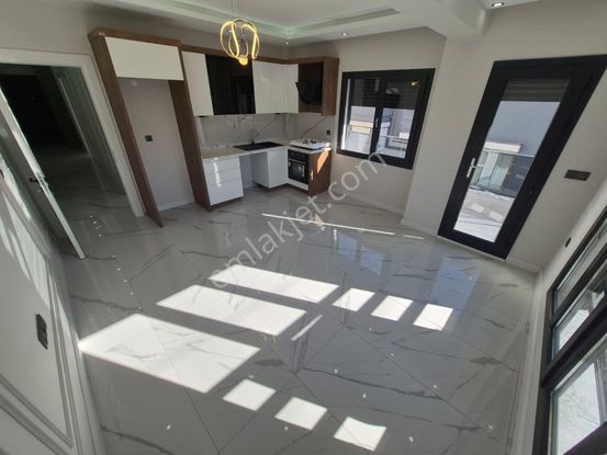 Poyraz Gayrimenkul'den Deniz'e Çok Yakın Satılık Sıfır Arakat Öncephe 2+1 Daire