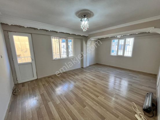 Didim Merkez'de 2+1 Ayrı Mutfaklı Geniş Ara Kat Daire