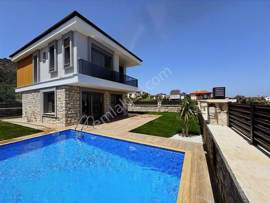 Eko Emlaktan Deniz Manzaralı Havuzlu Sıfır Lüks Villa