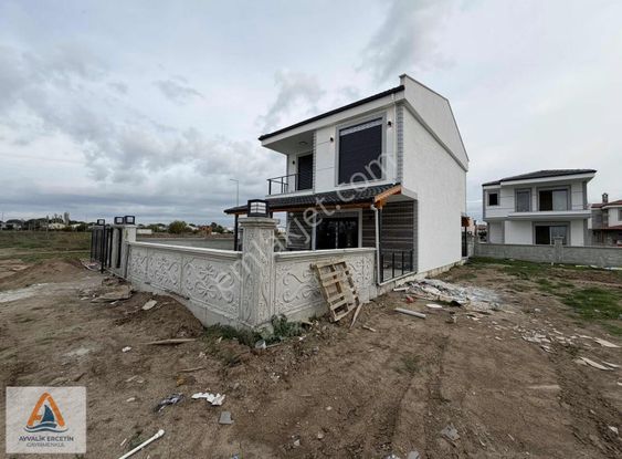 Ayvalık Altınova Sahilde 3+1 Denize 60 Adım Vılla