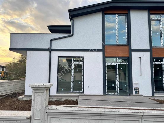 Kartepe Sarımeşe Site İçinde 3+1 Lüks Villa
