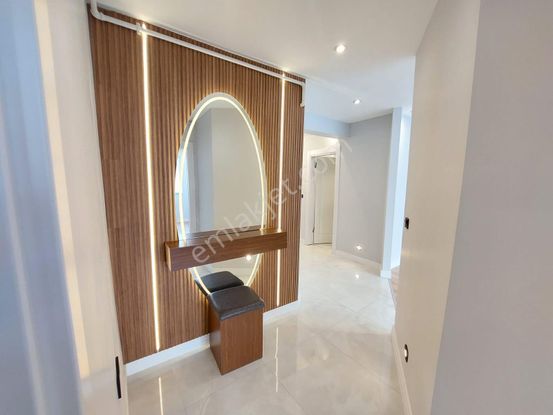 Göraldan Sokullu Cadde Üzerinde 2+1 1.kat 2 Banyolu