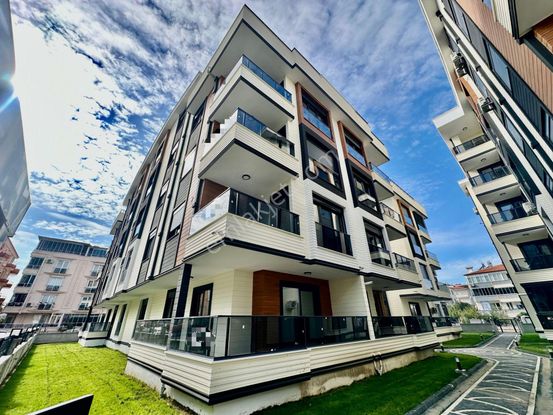 ꧁ay Emlaktan꧂akçay'da Arakat Ön Cephe Çift Balkonlu Ayrı Mutfak Ebeveyn Bany0lu Satılık 2+1 Daire