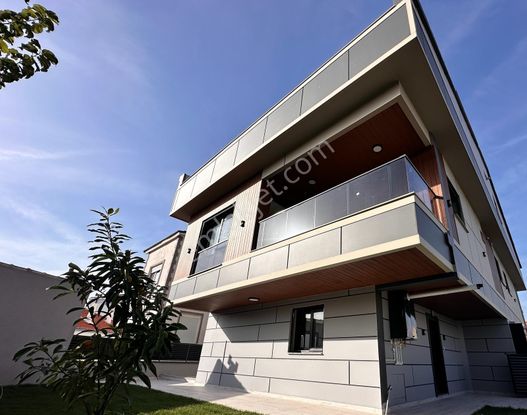 Yenişakran Sayfiye Mahallesinde Satılık 4+1 Ultra Lüx Villa