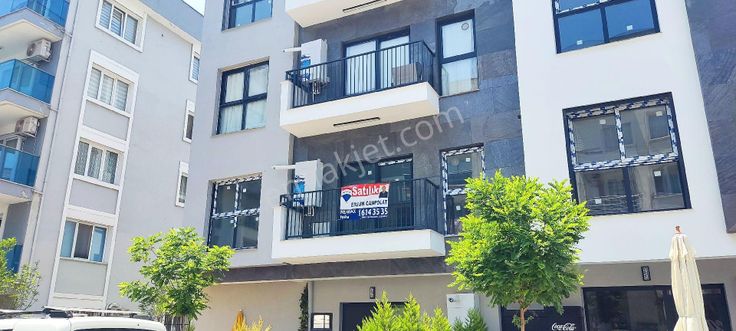 Kuşadası Merkezde Sahile 200m, Satılık Sıfır 2+1 Daire