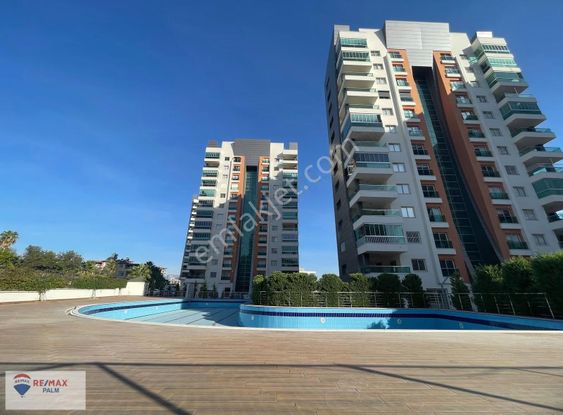 Remax Palm'den Mezitli'de Site İçerisinde Satılık 4+1 Daire