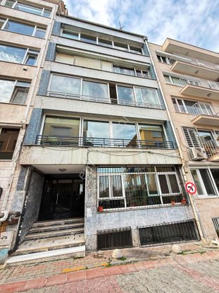 Kabataş İskele Karşısı 130m2 İskanlı Yenilenmiş Boş Satılık 2+1