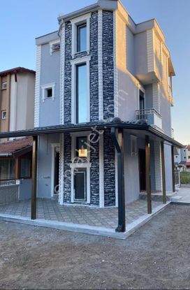 Taş Emlak'tan Plaja Yakın Sıfır Ayarında Villa