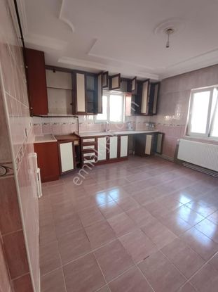 Kaan Emlaktan Karahasanlıda Arakat 200 M2 3+1 Kiralık Daire