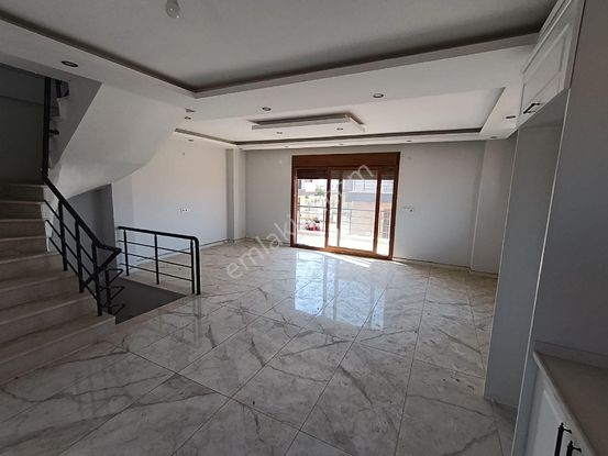 Taş Emlak'tan Plaja Yakın 3+2 Sıfır Villa