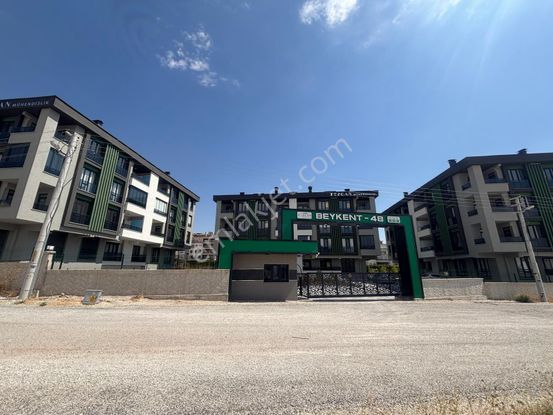 Beyhekim Mahallesi Şafak Cad. Ve İstanbul Cad. Arası 4+1 Daire