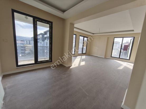 Balkan Da Naim S. Bulvarını Gören 5+1 Fırsat Dubleks