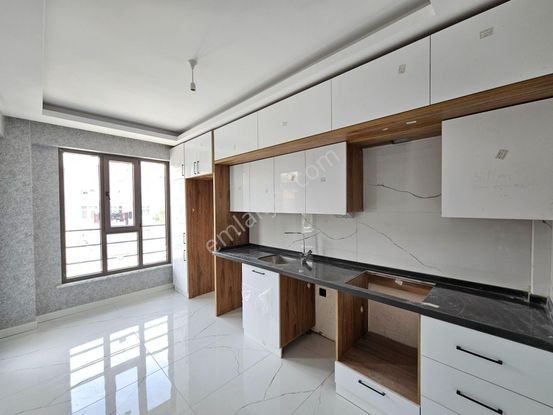 Dumlupınar Mahallesinde Barış Caddesi Yakını 2+1 Satılık Geniş Lüx Sıfır Daireler