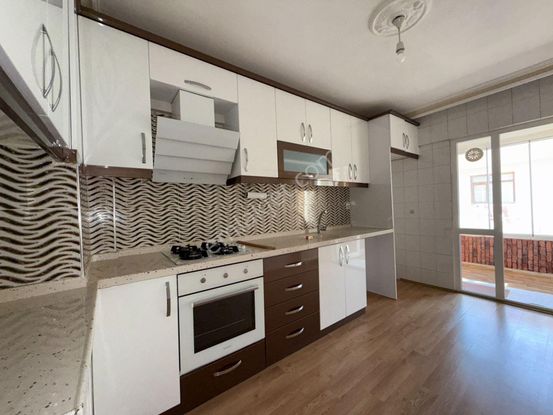 Ufuk Kılıç Emlak'tan Hicret Cami Yakını Katta Güney 3+1 Yapılı Daire