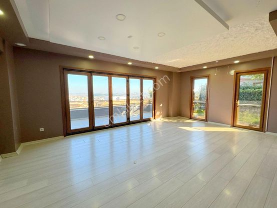 Mertcan'dan Çamlık Mah.havuzlu Güvenlikli Lüks Sitede 4+1 Villa