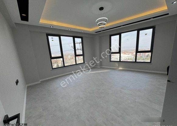 Şirintepe Mh Köşe Konumda Önü Açık Özelgarajlı Satılık 3+1 Daire