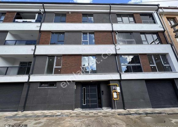 Sütlüce Mahallesi Uluzafer Cd. Yanı Ön Cepheli Kiralık 1+1 Daire