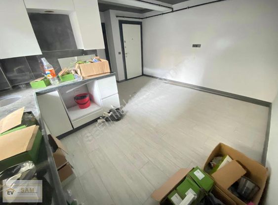 Evsam'dan Alaçam Caddesine Cephe Tranvaya Yakın 1+1