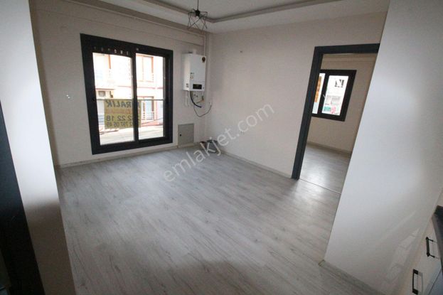 Arga'dan Buca Üçkuyular Meydan Yakını 1+1 Kiralık Daire.