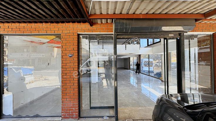 Bayraklı Gümüşpalada Satılık Dükkan Cadde Üzerinde