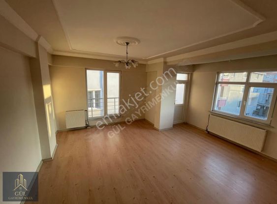 Kapaklı Üstgeçit Mevkiinde 90m2 Kupon 2+1 Balkonlu Temiz Daire !