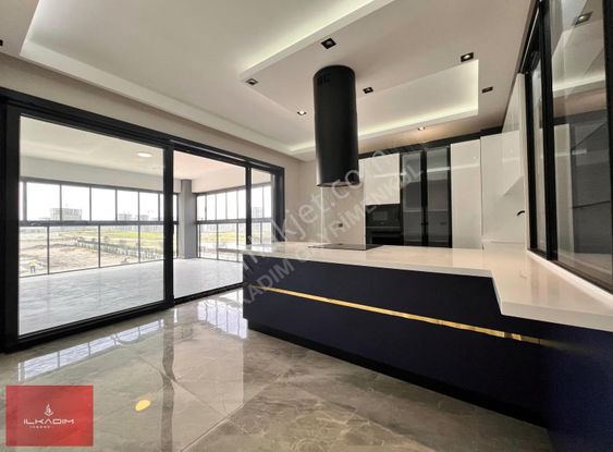 Ovacık Mahallesinde Yerden Isıtmalı Ada Mutfaklı Ön Cephe 4+1