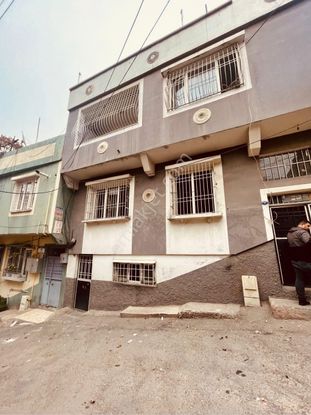 Cumhuriyette Satılık 3 Katlı Müstakil Ev