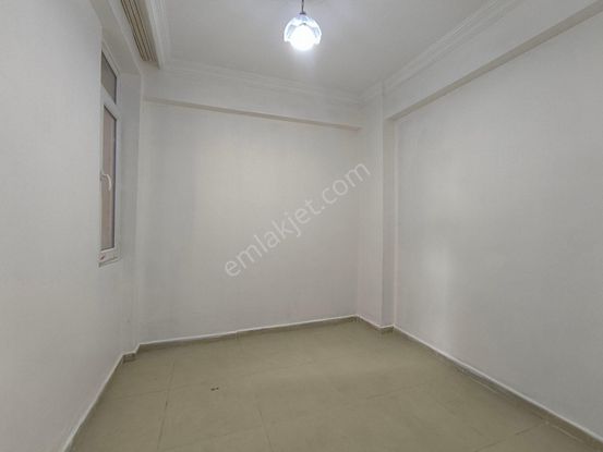 Acil Satılık!! Ahmet Yesevide Ana Caddeye 2. Parsel 2+1 Geniş Bahçeli Z