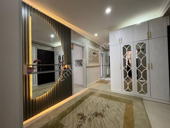 Şenevler Ptt Şubesi Cadde Üzerinde Harika Konumlu 4+1