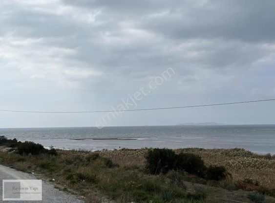 Didim'de Denize 300 Mtr Mesafe 333 M2 Arsa Köşebaşı