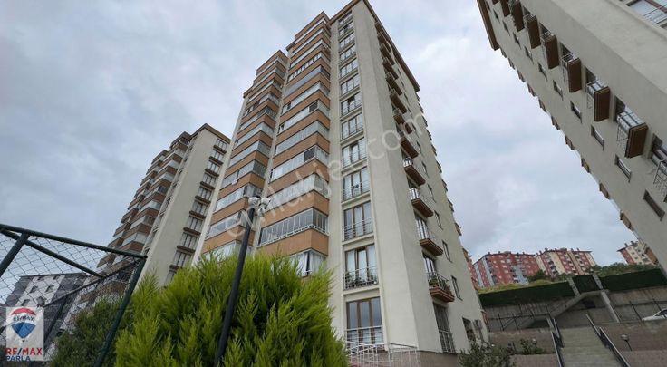 İnci Evlerinde Remax Rahşan Çamdan Kiralık Geniş 3+1