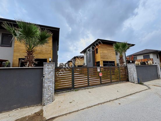 İzmir Seferihisar Doğanbey'de Site İçerisinde Satılık Lüks Villa