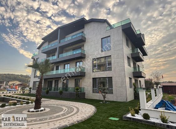 Başiskele Kullarda Site İçi Satılık 3+1 Ebv. Banyolu Giriş Daire