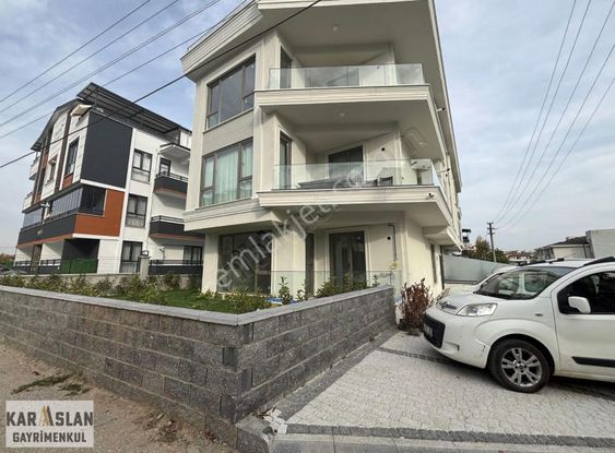 Başiskele Fatih Mahallesinde Müstakil Bahçeli Satılık 2+1 Daire.