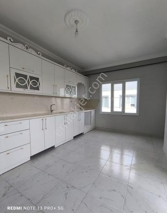 Sahra Emlaktan Yenikent Toki Merkezi Yerde Kiralık Daire 2+1