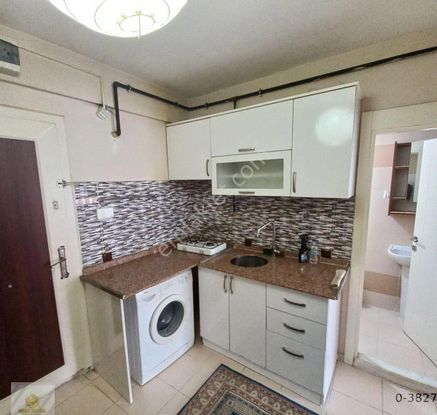 Sütlüce Mahallesinde Uluzafer Caddesi Yakını Kiralık Eşyalı 1+1 Daire