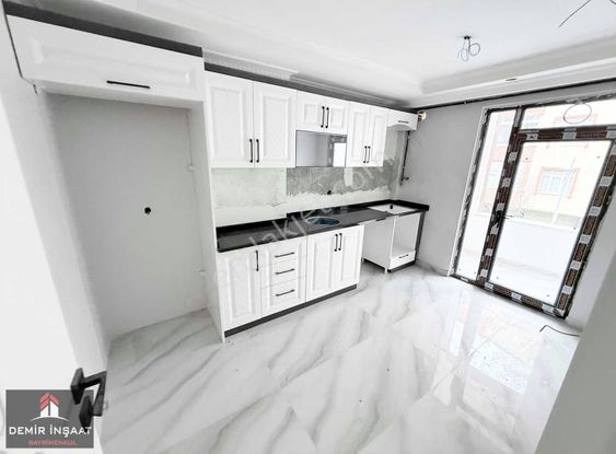 Demir İnşaat'tan 75.yıl Mah Cadde Üzerinde 3+1 125m2 Sıfır 3.kat