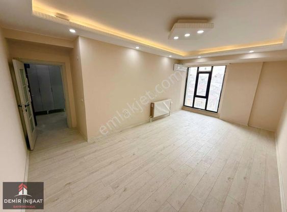 Demir İnşaat Site İçerisinde Otoparklı Sıfır 3+1 7.kat Daire