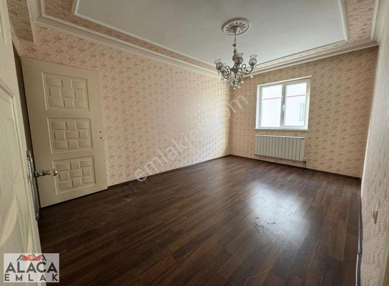 Karapürçek Mahallesinde Kilerli Ebevyn Banyolu 2 Katta 3+1 Daire