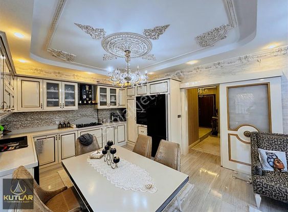 Kutlar'dan Şehirgösteren Bilfen Koleji Civarı Lüx İkiz Villa.