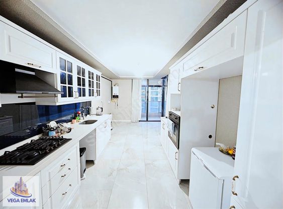 Vega Emlaktan Zafer Fırını V Cemre Rarkı Yakını 4+1 Site Dairesi