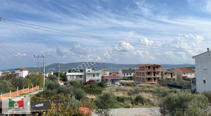 Urla Karapınar'da Ana Yola Yakın Deniz Manzaralı Arsa