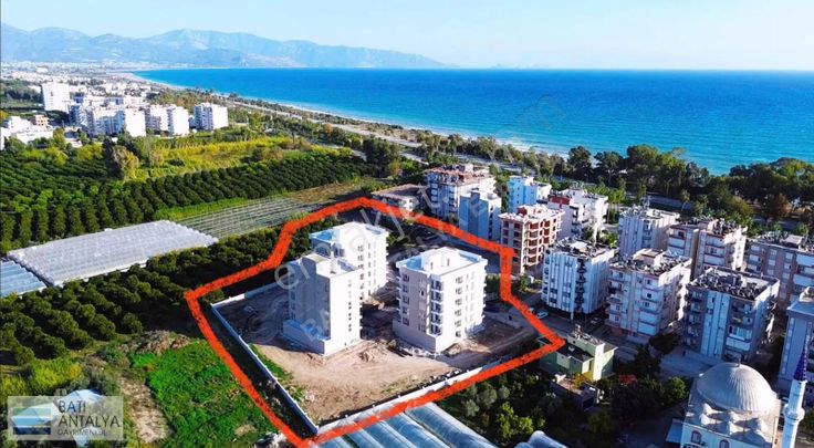 Hasyurt Sahilde Satılık Deniz Manzaralı Havuzlu 2+1 Daire