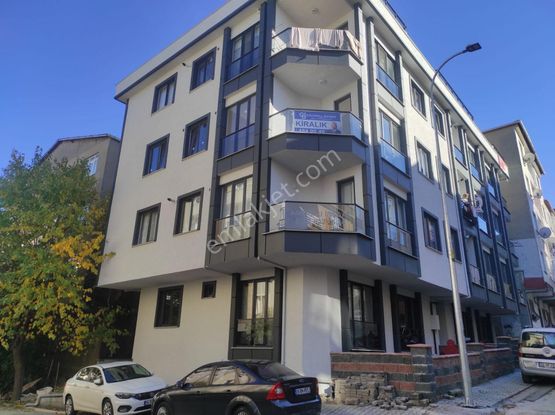 Demokrasi Caddesi Metroya Yakın Arakat Asansörlü 2+1