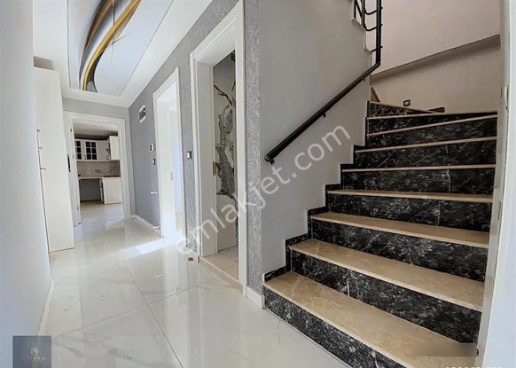 Mera Emlak & Altınkumda Teraslı Manzaralı 3+1 180m2 Dublex Daire