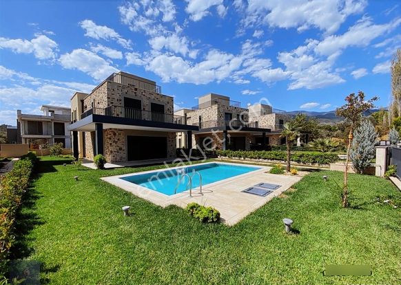 Mera Emlaktan Gürede Bahceli-havuzlu-y.ısıtma 4+1 Ultralüx Villa