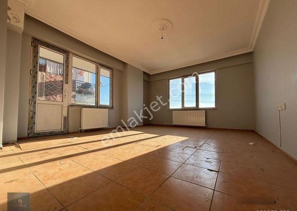 Mera Emlaktan Atatürk Mh. Ayrı Mutfak 3+1 Satılık Kelepir Daire