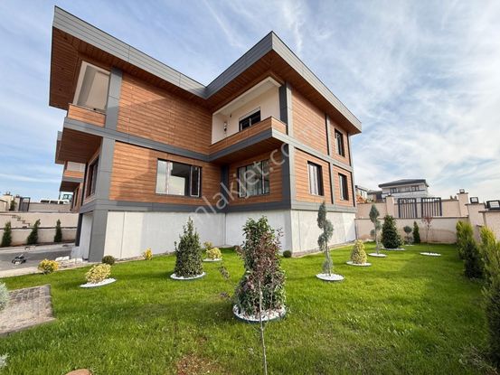 Körkün Merkezi Lokasyonda Satılık 4.5+1 Villa!