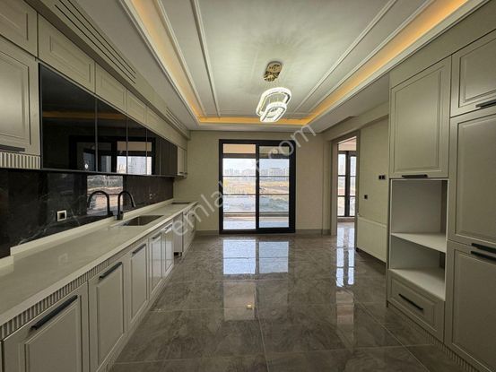 Rota Dan Winstown Arkası Sipan Zilan Yapıda 3.5+1 Satılık Lüks Daire