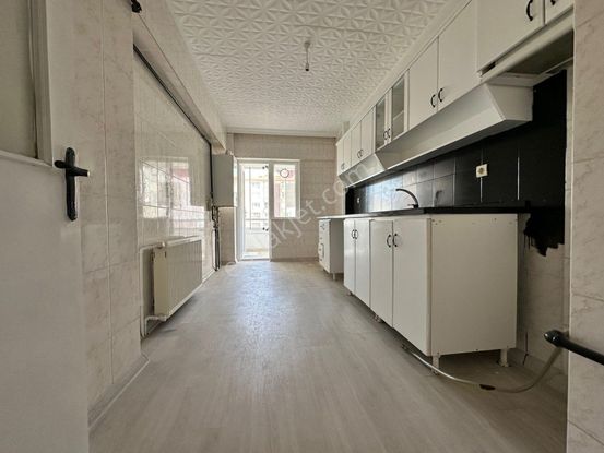 Pursaklar Mehmet Zengin Emlak'tan 5.kat 3+1 Hastane Yakını Yapılı Masrafsız Daire